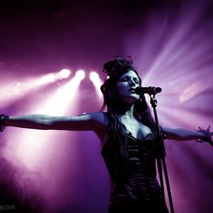 Leandra image