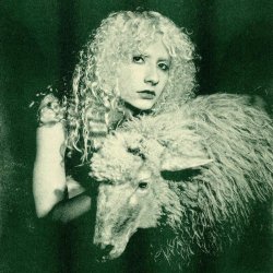 Vera Harlot - Easy Prey (2025) [Single]