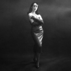 Lola Wild - Girls In Hollywood (Metallic Lover Remix) (2025) [Single]